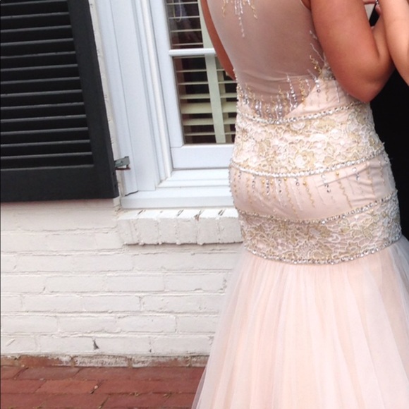 Formal dress - Picture 3 of 3